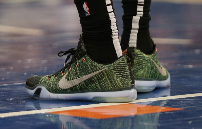 Chicago Bulls forward DeMar DeRozan wearing the Nike Kobe 10 Elite Premium HTM 'Race Car' Milan Exclusive